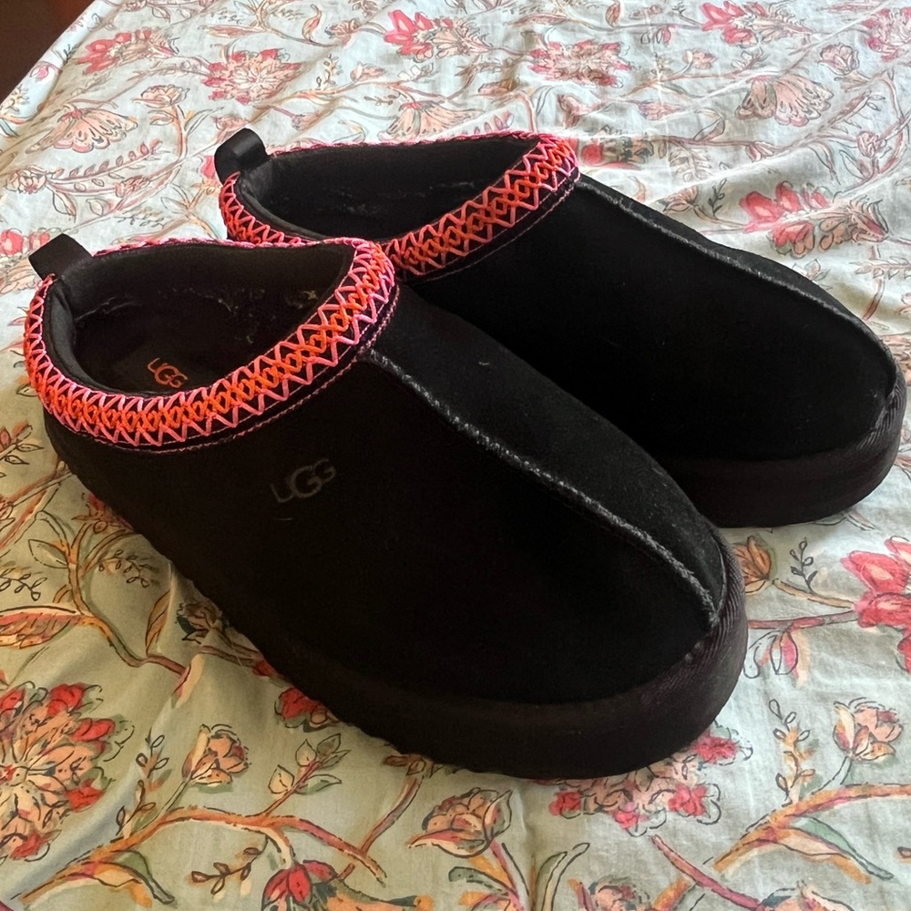 UGG Tazz Wool & Suede Kids Slippers in Black with Pink & Orange Design